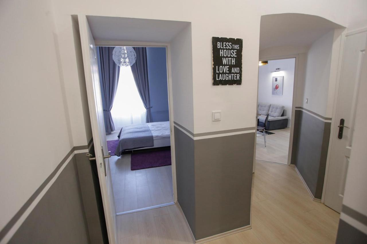 Urania Apartmanhaz Eger Luaran gambar