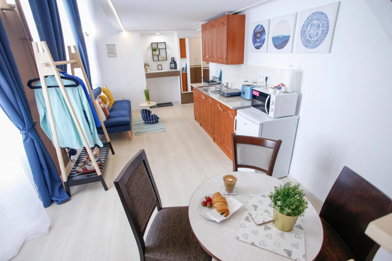 Urania Apartmanhaz Eger Luaran gambar