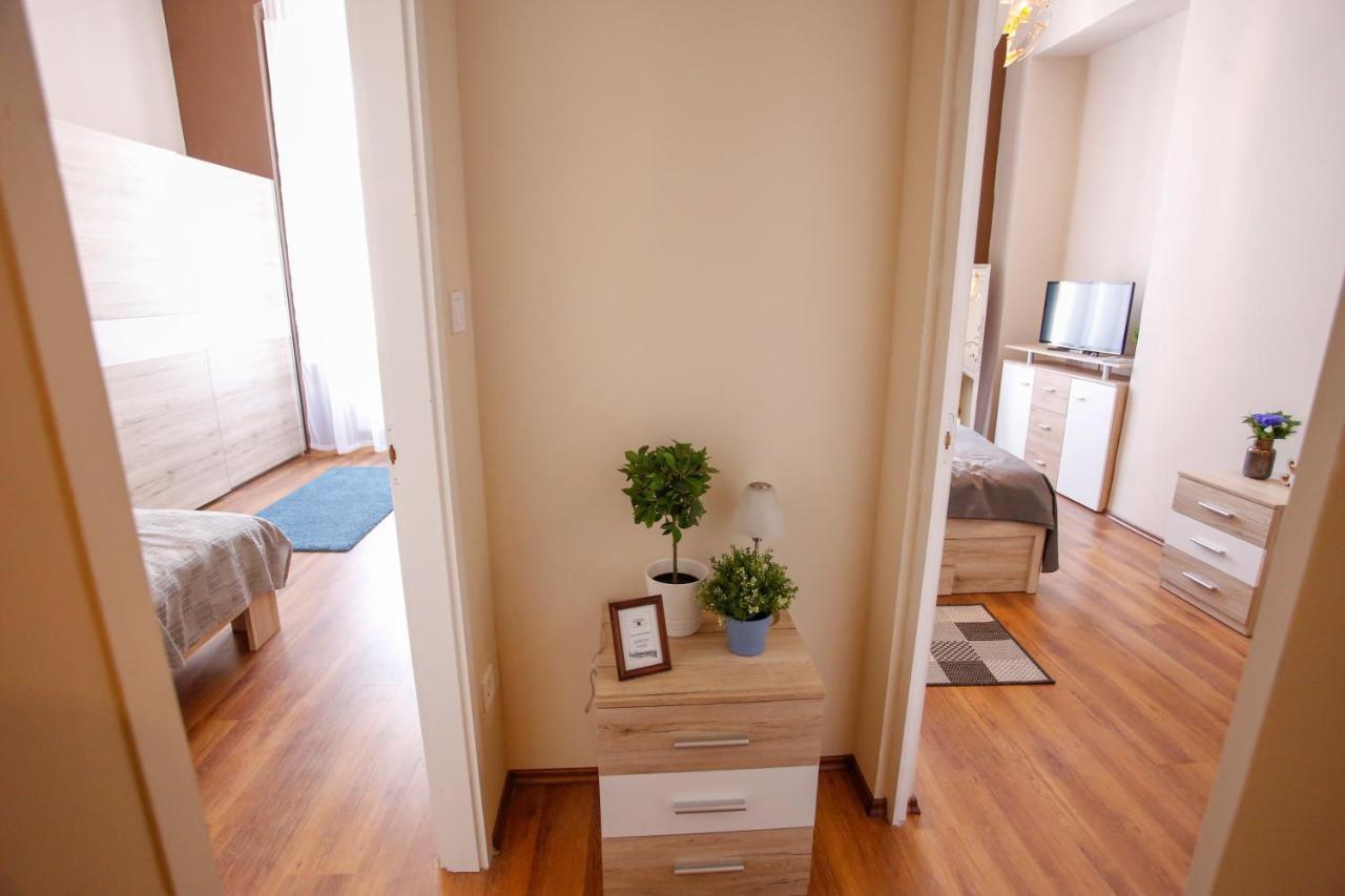 Urania Apartmanhaz Eger Luaran gambar