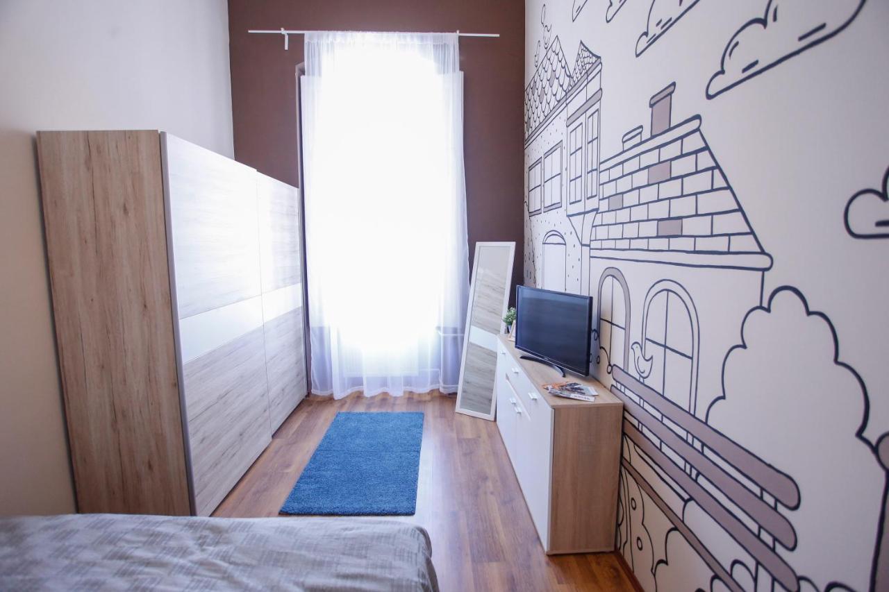 Urania Apartmanhaz Eger Luaran gambar